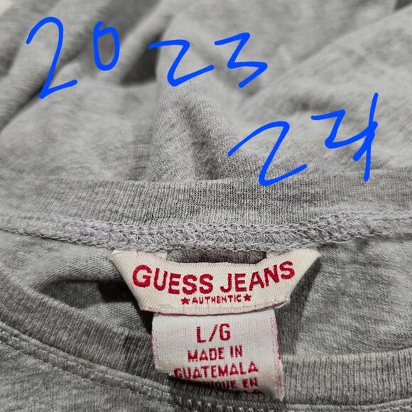 Vintage 2000s grey guess floral rhinestone baby tee - Picture 5 of 5